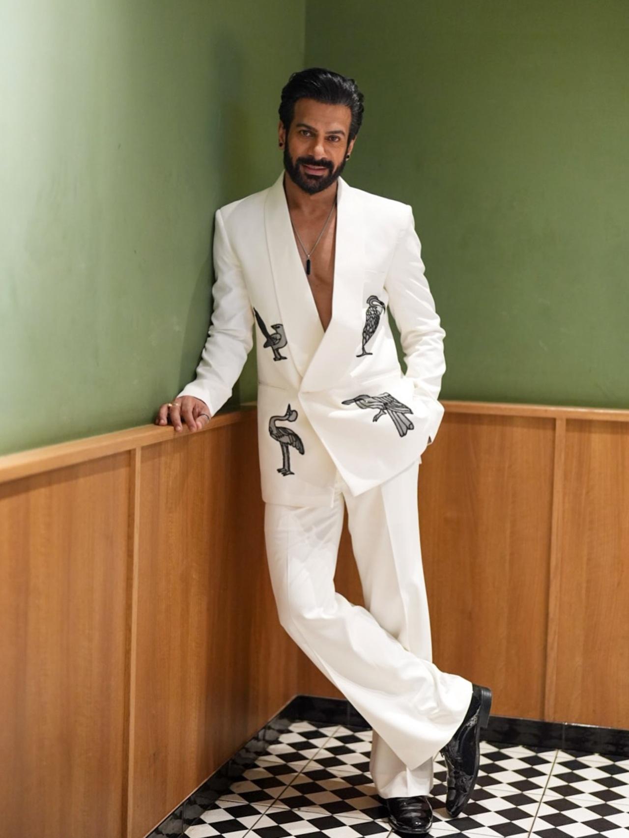 Karan Veer Mehra won Bigg Boss 18 and his fate changed. He will be seen in movie Silaa, directed by Omung Kumar. He plays the antagonist, Zehraak, in the film. The movie also stars Harshvardhan Rane and Sadia Khateeb. 